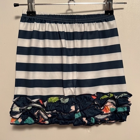 Navy & Coral Print Top With Rosette Detail And Ruffle Shorts - Picture 7 of 13